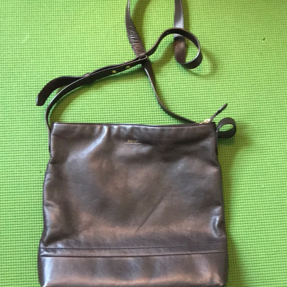Shoulder tote